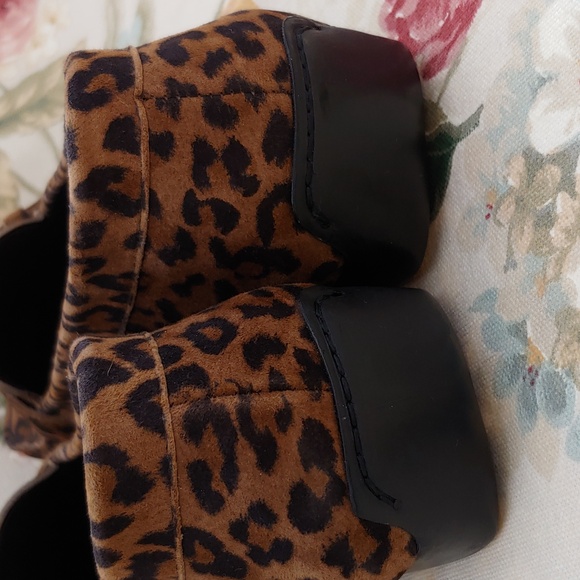 Stuart Weitzman Leopard Print Driving Loafer Shoes with Buckle Women's 8.5 - Picture 6 of 17